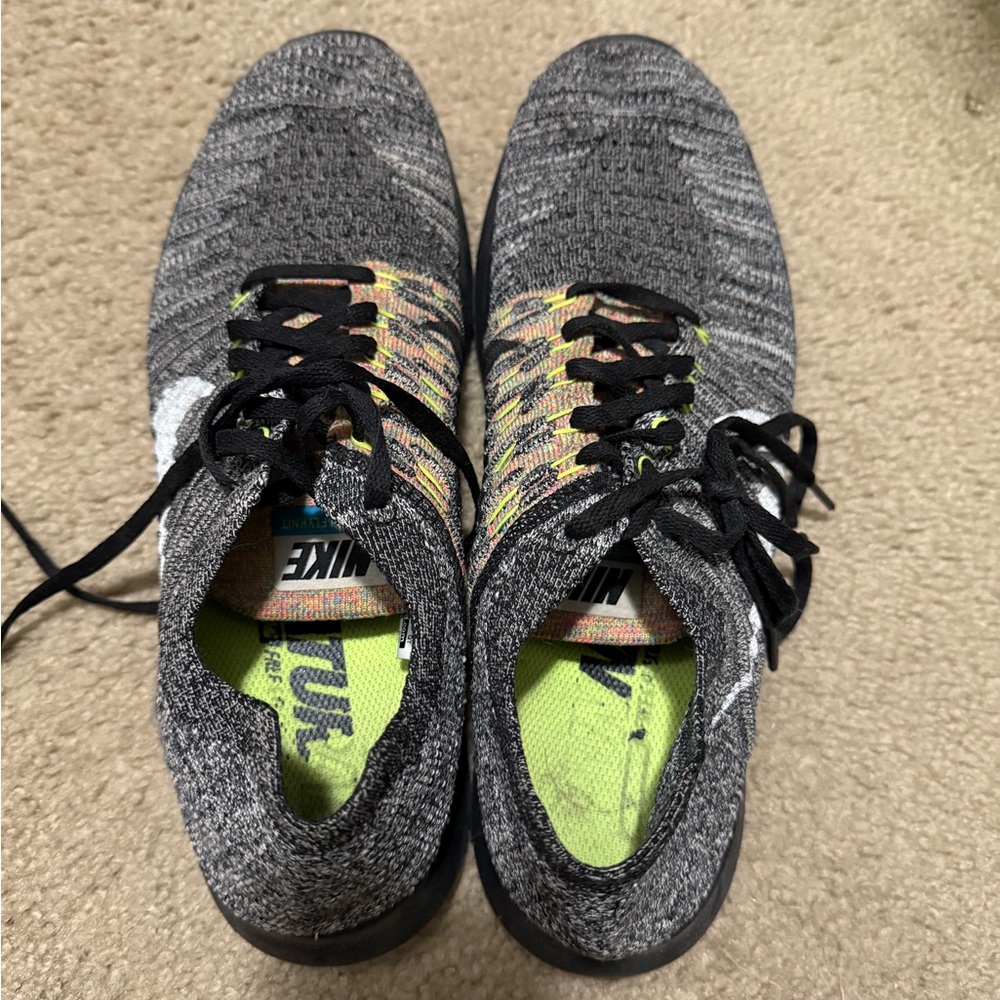 Nike Black and Multicolor Knit Running Shoes - Picture 1 of 8